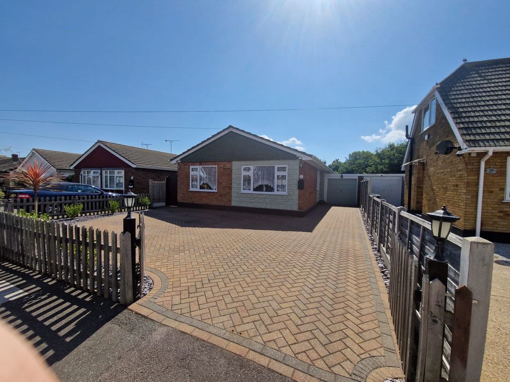 3 bed detached bungalow for sale in Meadway, Canvey Island SS8 Zoopla