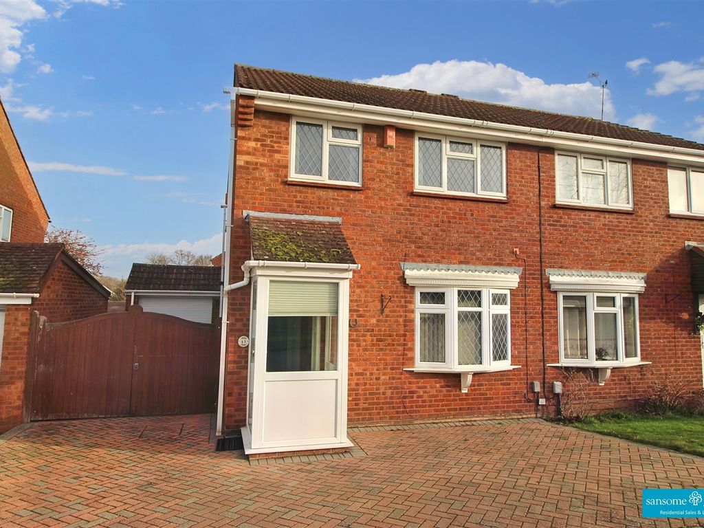 3 bed semidetached house for sale in Warley Rise, Tilehurst, Reading