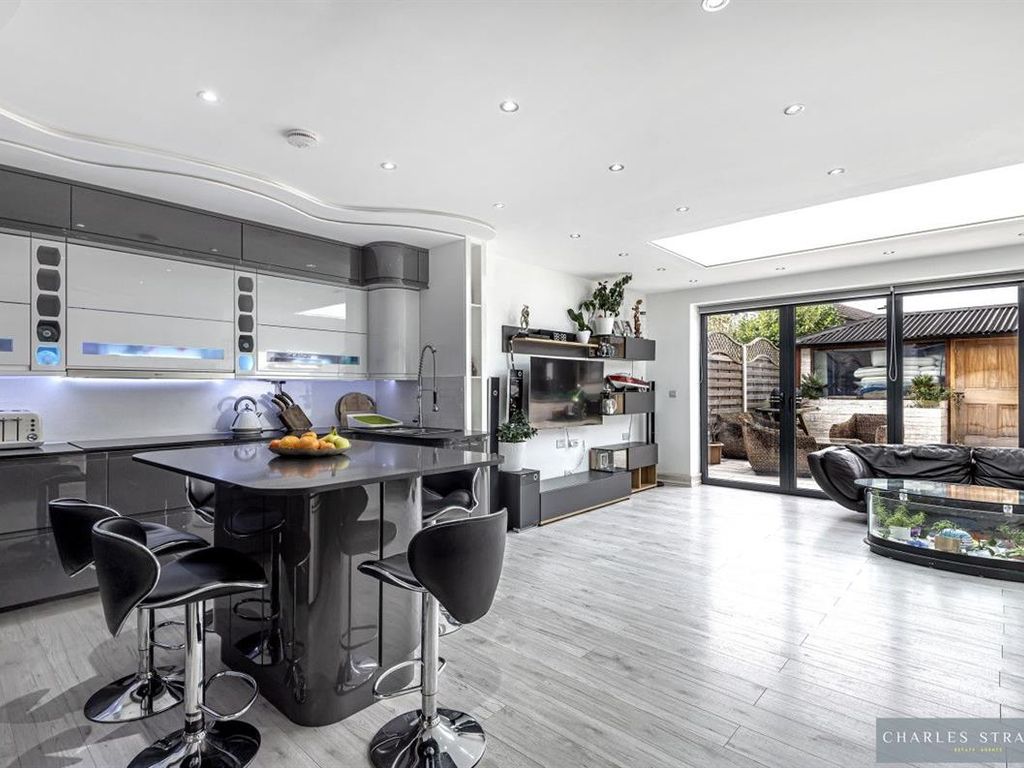 4 bed terraced house for sale in Grosvenor Drive, Loughton IG10 Zoopla