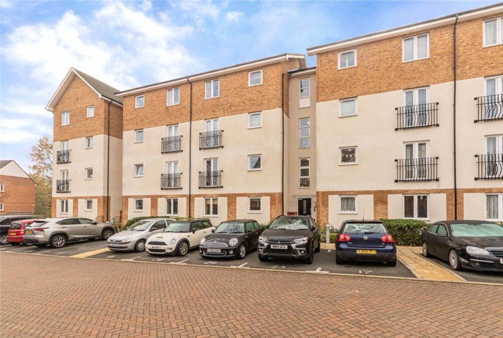 2 bed flat for sale in Lindie Gardens, Uxbridge UB8 Zoopla