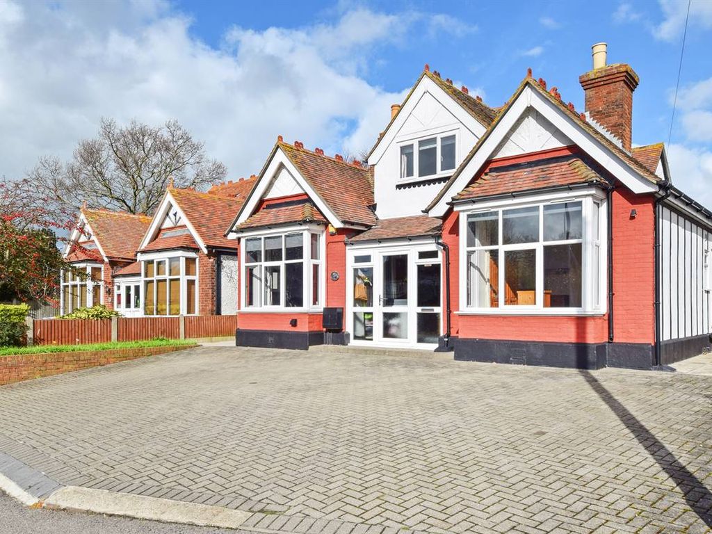 4 bed detached bungalow for sale in Beltinge Road, Herne Bay CT6, £
