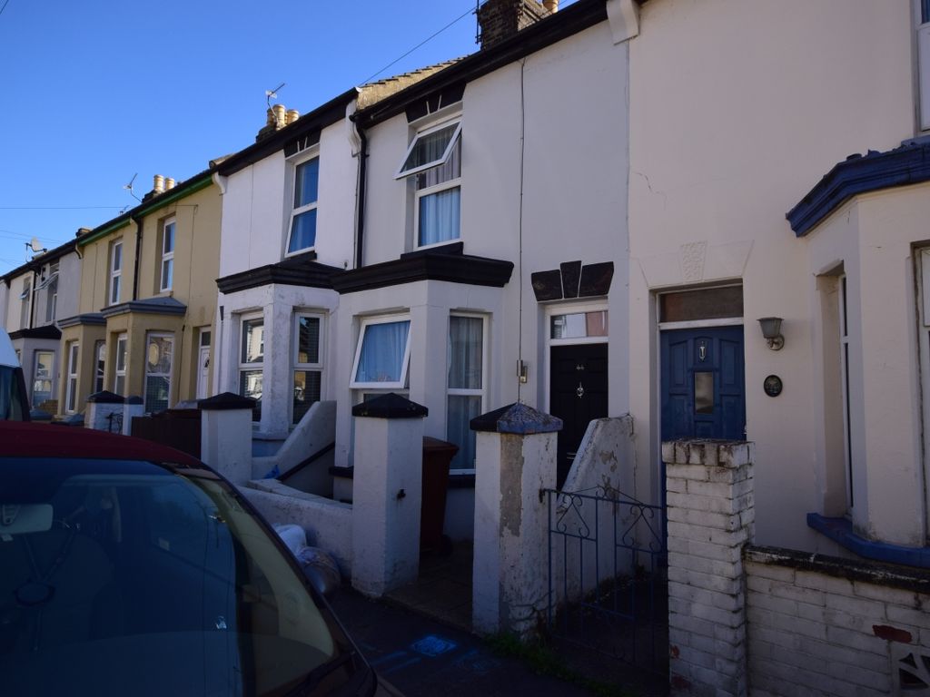 2 bed terraced house to rent in King Edward Road, Gillingham ME7, £