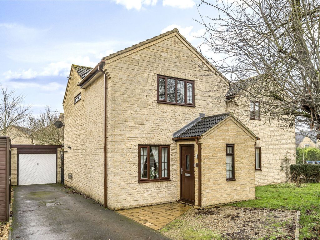 3 bed semidetached house for sale in Thorney Leys, Witney, Oxfordshire