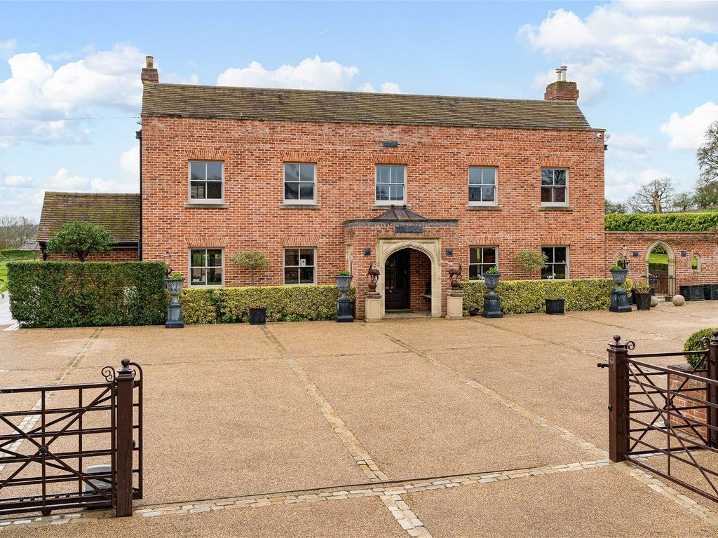 5 bed detached house for sale in Weald Park Way, South Weald, Brentwood