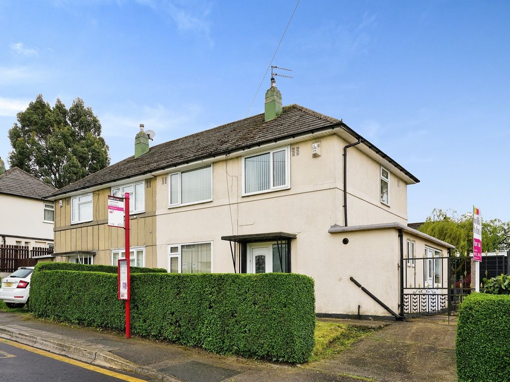 3 bed semidetached house for sale in Asket Avenue, Leeds LS14, £