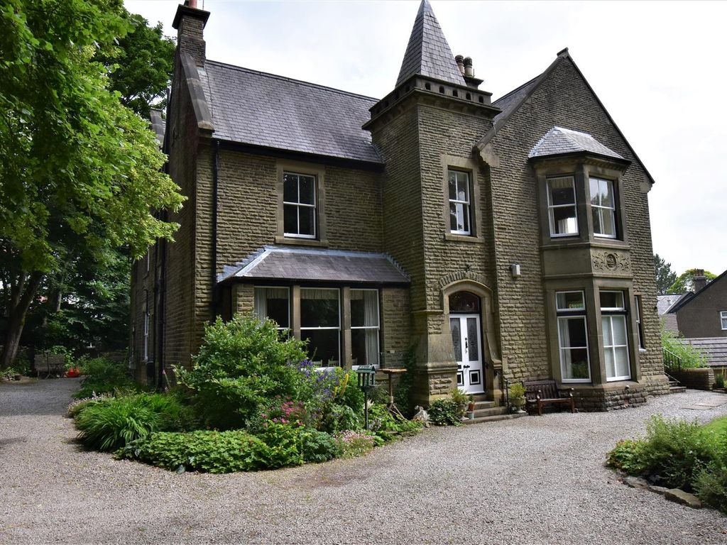 3 bed flat for sale in Park Road, Buxton SK17, £260,000 Zoopla