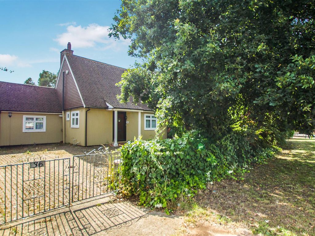 3 bed semidetached house for sale in Stocks Lane, Kelvedon Hatch
