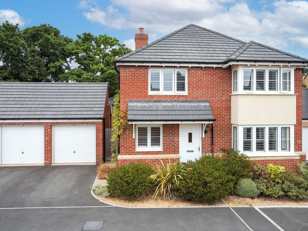 4 bed detached house for sale in Symons Close, Bovey Tracey, Newton Abbot TQ13 Zoopla