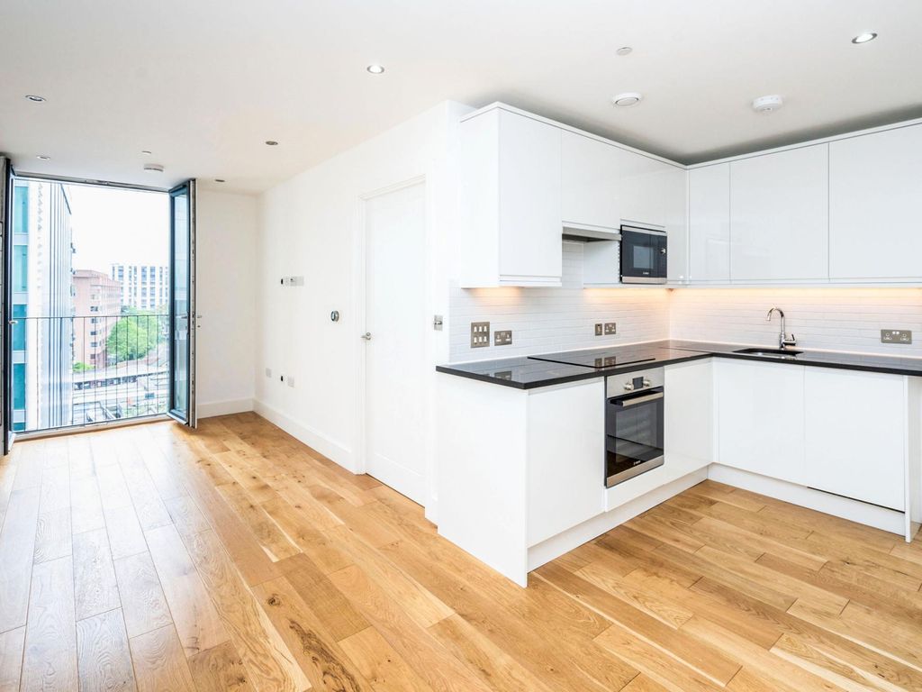 1 bed flat to rent in Sutton Court Road, Sutton SM1, £1,300 pcm Zoopla