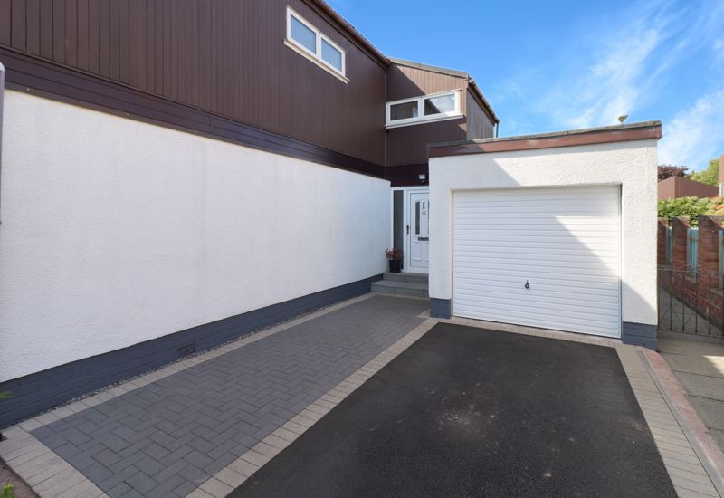 4 bed semidetached house for sale in Carlyle Court, Mid Calder