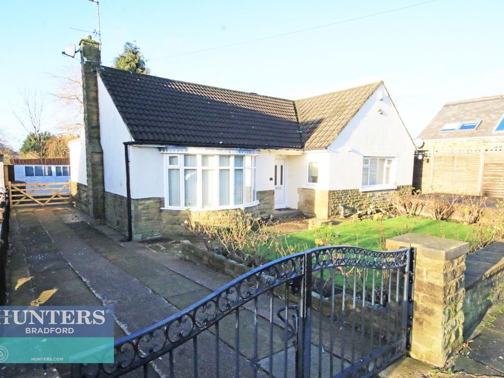 3 bed detached bungalow for sale in Tyersal Court Tyersal, Bradford, West Yorkshire BD4, £