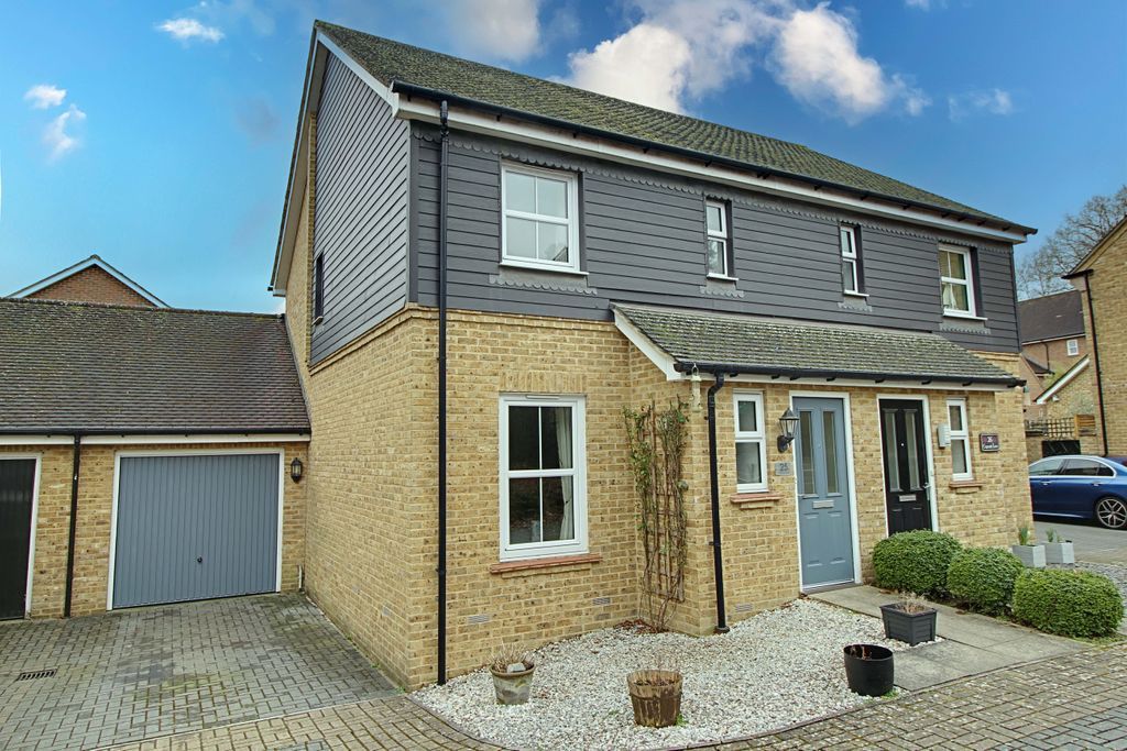 2 bed semidetached house for sale in Cufaude Lane, SherfieldOnLoddon