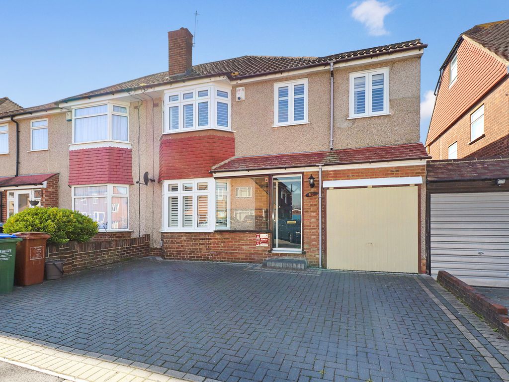 4 bed semidetached house for sale in Swanton Road, Erith, Kent DA8