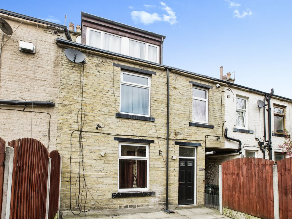 3 bed end terrace house for sale in Collins Street, Bradford, West