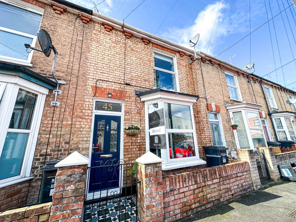3 bed terraced house for sale in Albemarle Road, Taunton TA1, £250,000