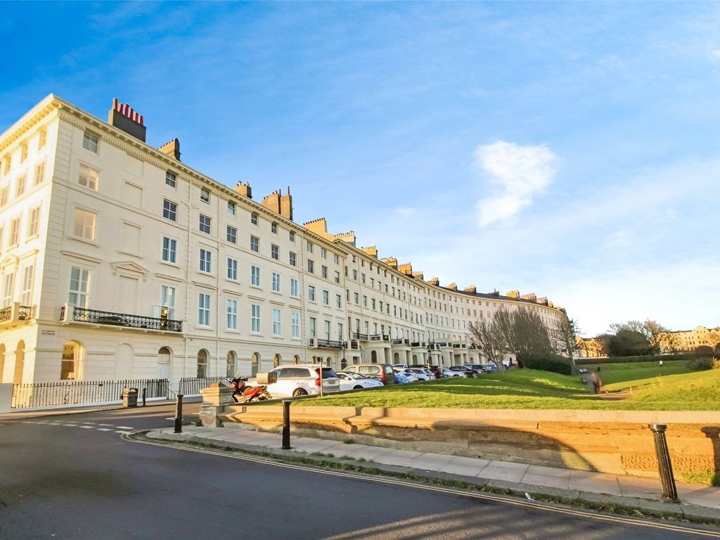 Room to rent in Adelaide Crescent, Hove, East Sussex BN3, £575 pcm Zoopla