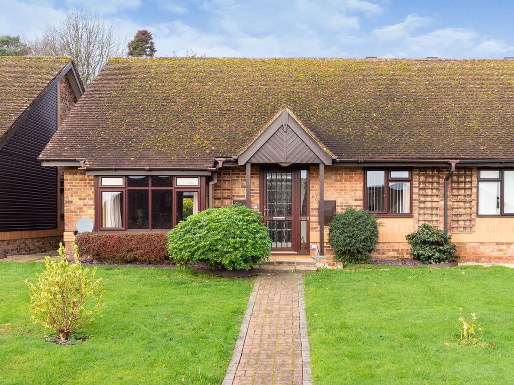 2 bed bungalow for sale in Cross Lane Gardens, Ticehurst, Wadhurst TN5