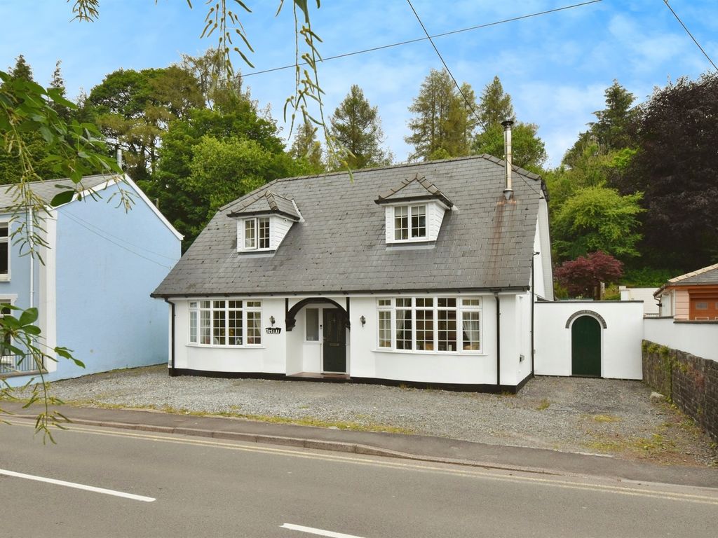 3 bed detached bungalow for sale in Upper High Street, Cefn Coed