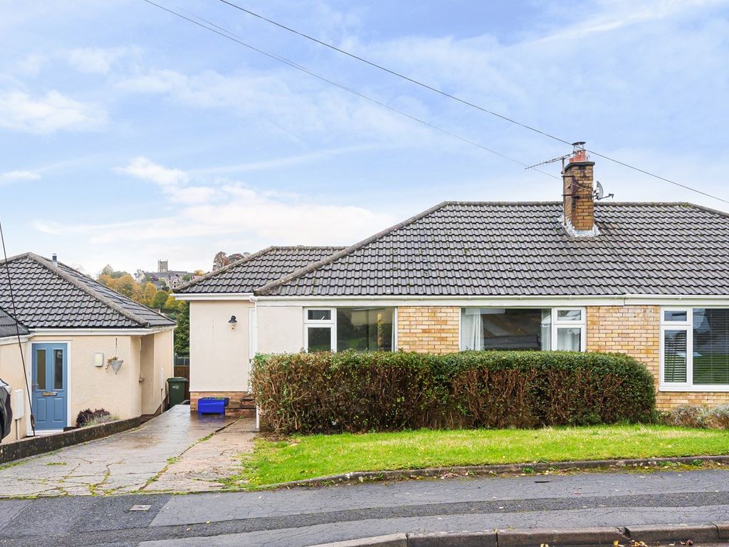 2 bed bungalow for sale in Heather Close, Rodborough, Stroud GL5, £