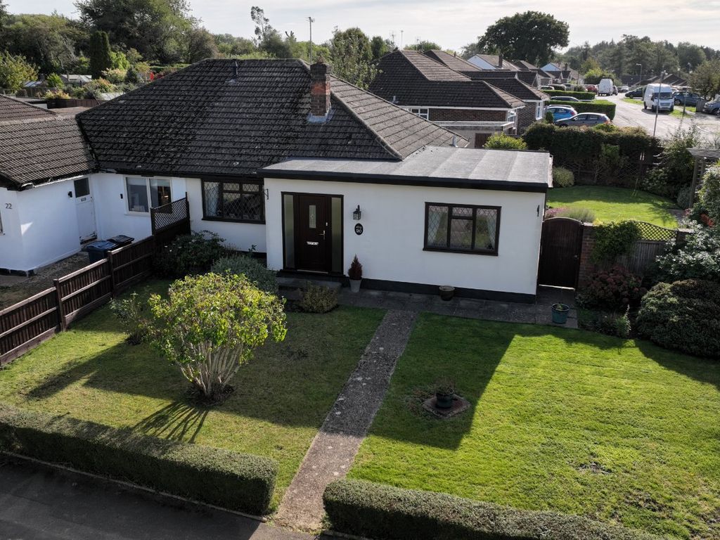 3 bed bungalow for sale in Hillcroft Road, Chesham HP5, £525,000 Zoopla