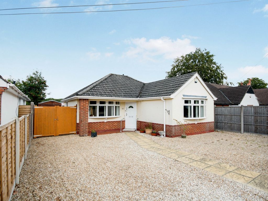 2 bed detached bungalow for sale in Westwood Avenue, Ferndown BH22, £