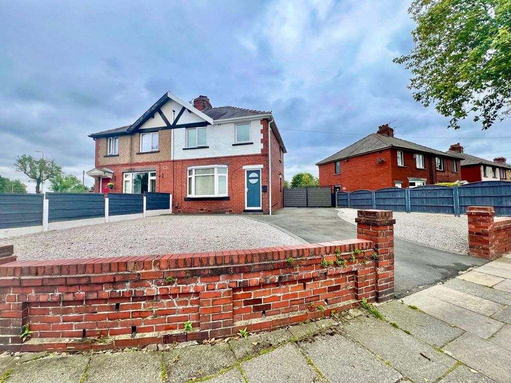 3 bed semidetached house for sale in Hawthorn Road, Kearsley BL4, £