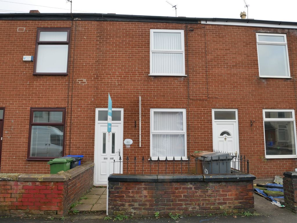 2 bed terraced house to rent in Osborne Road, Denton, Manchester M34, £