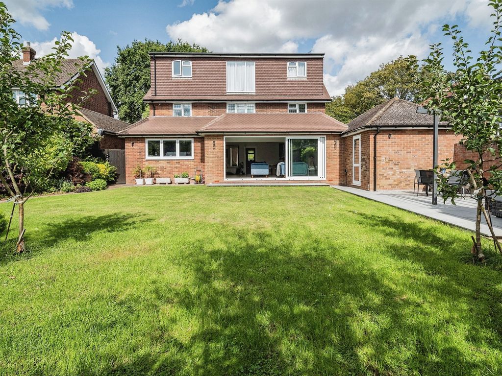 6 bed detached house for sale in Bourne Close, Broxbourne EN10, £