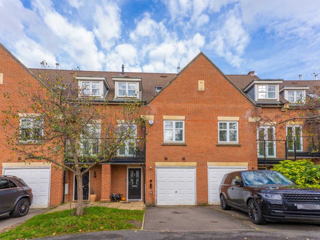 Oakview Close, Oxhey WD19  