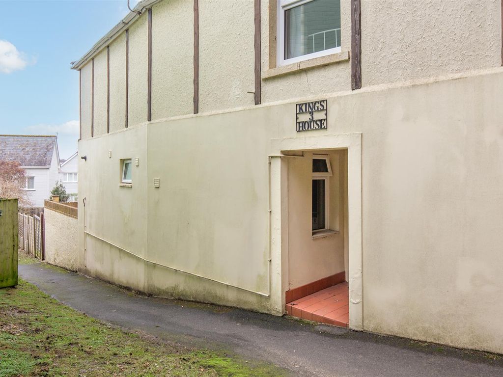 2 bed flat to rent in King's House, King's Road, Bembridge PO35, £900