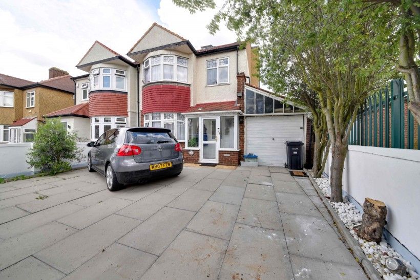 6 bed semidetached house to rent in Torquay Gardens, London IG4, £