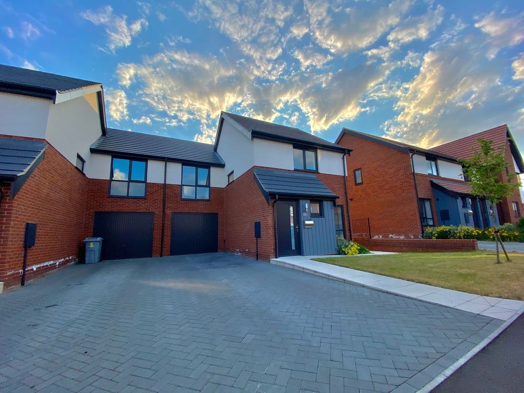 3 bed property to rent in Reedcutters Avenue, Brundall, Norwich NR13