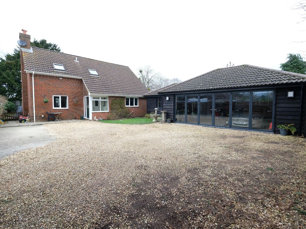 3 bed detached house for sale in Fields Close, Blackfield SO45, £
