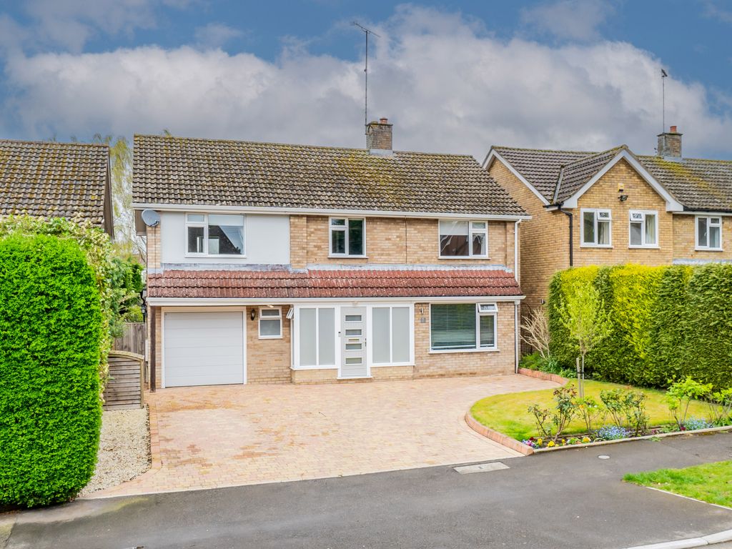 4 bed detached house for sale in Sandy Lane, Leighton Buzzard