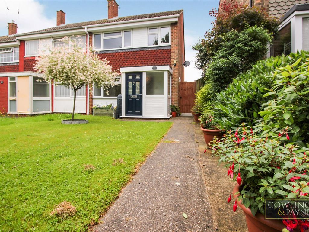 3 bed terraced house to rent in Hawfinch Walk, Tile Kiln, Chelmsford