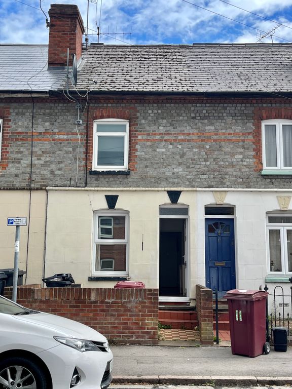 3 bed terraced house to rent in Elgar Road, Reading RG2, £1,475 pcm