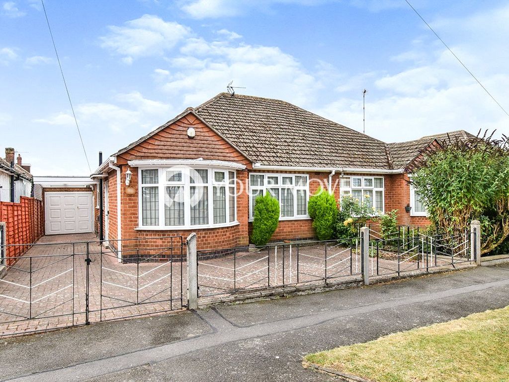2 bed bungalow for sale in The Bridle, Glen Parva, Leicester