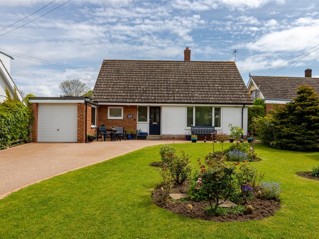 3 bed detached bungalow for sale in Cottagers Lane, Manfield