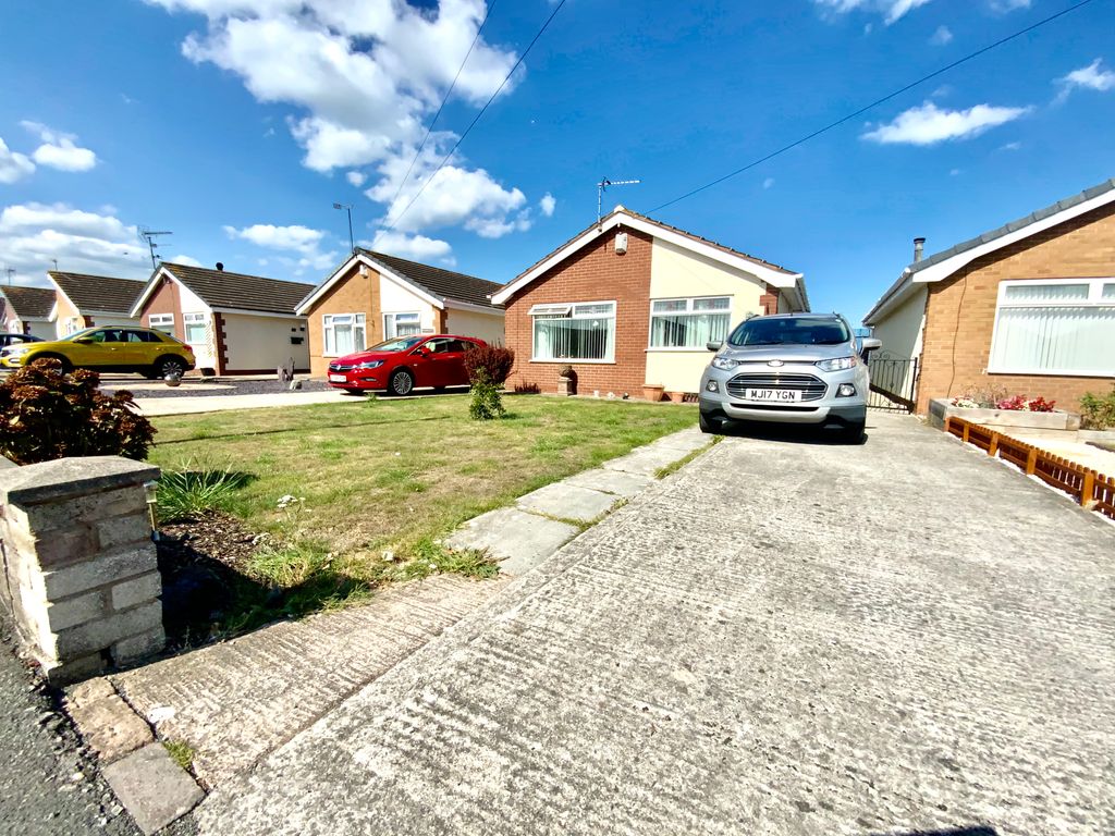 2 bed detached bungalow for sale in Lon Heulog, Kinmel Bay, Rhyl LL18