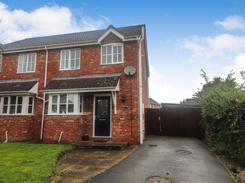 3 bed semidetached house for sale in Cabin Lane, Oswestry SY11, £