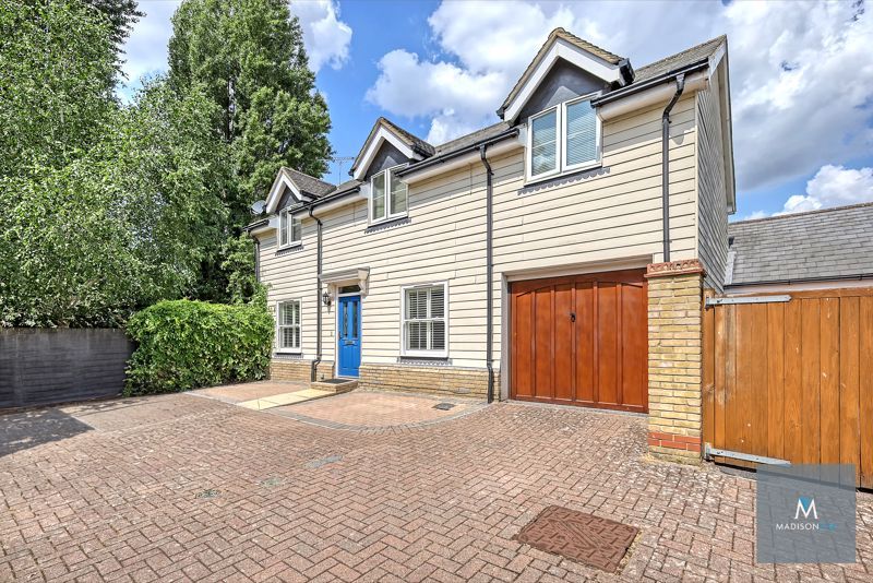3 bed detached house for sale in Maxwell Court, Sunnymede, Chigwell IG7