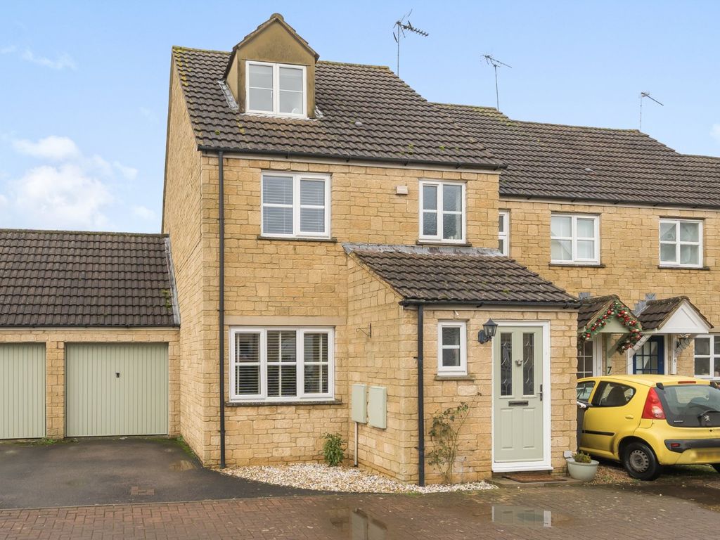 4 bed end terrace house for sale in Swansfield, Lechlade GL7 Zoopla