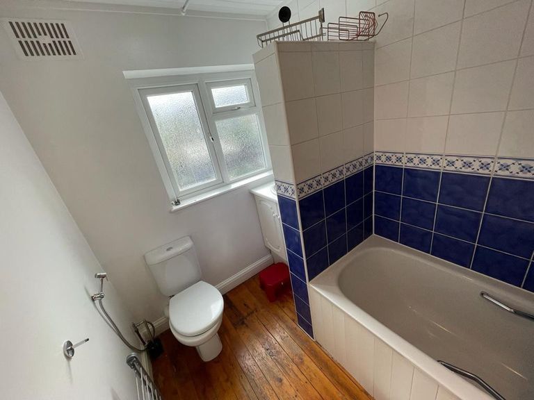 1 bed flat to rent in Rayners Lane, Harrow, London, Greater London HA5