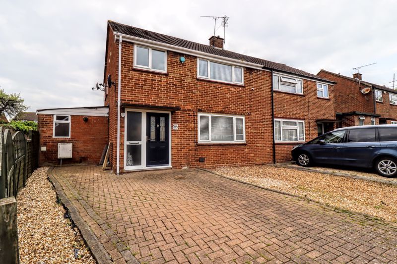 3 bed semidetached house for sale in Warwick Road, Bletchley, Milton
