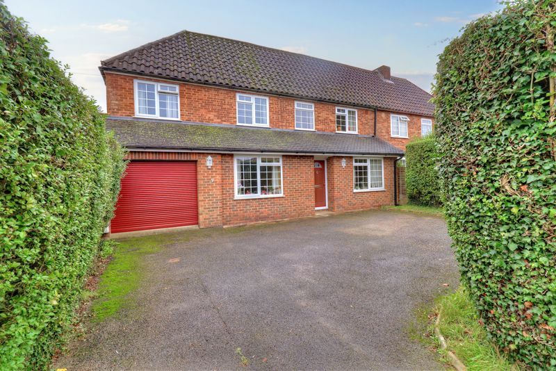 4 bed semidetached house for sale in Road, Stokenchurch, High