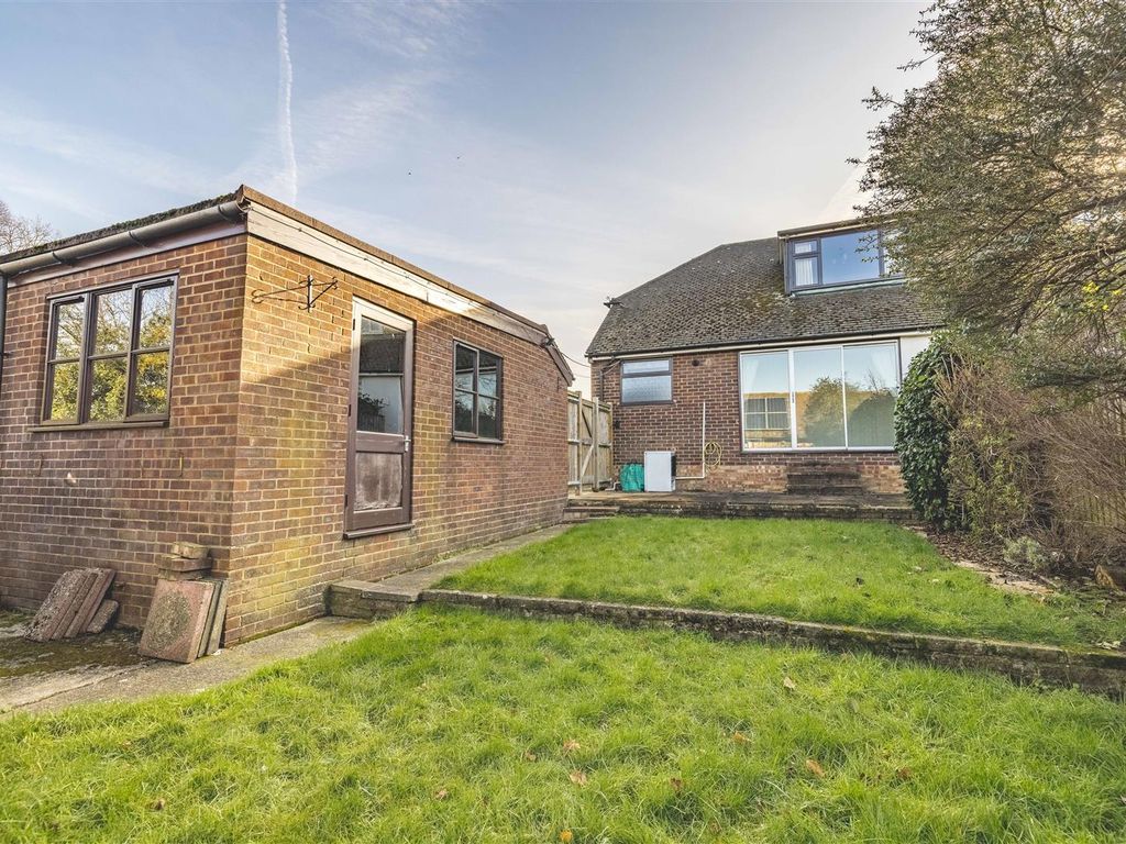 3 bed semidetached house for sale in Melrose Gardens, Arborfield Cross