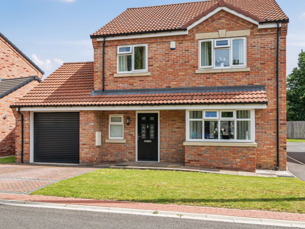 4 bed detached house for sale in 24 New Road, Norton, Doncaster DN6, £