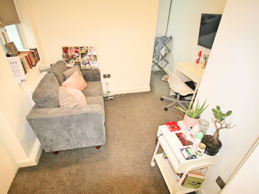 Room to rent in Otley Road, Leeds LS6, £689 pppm Zoopla