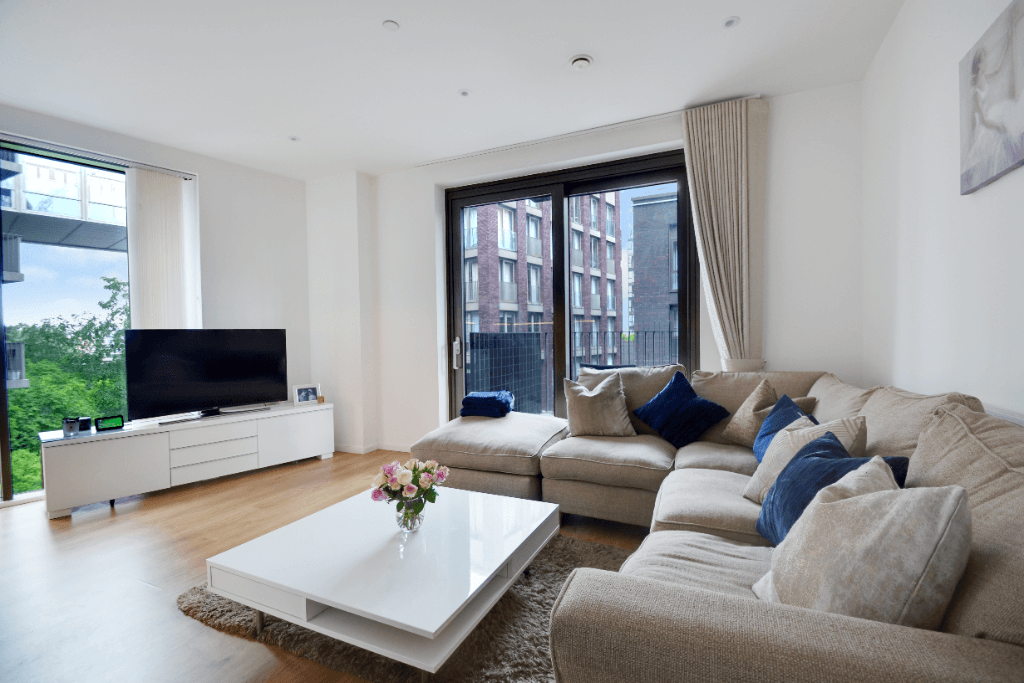 2 bed flat for sale in New Mill Road, London SW11, £225,000 Zoopla