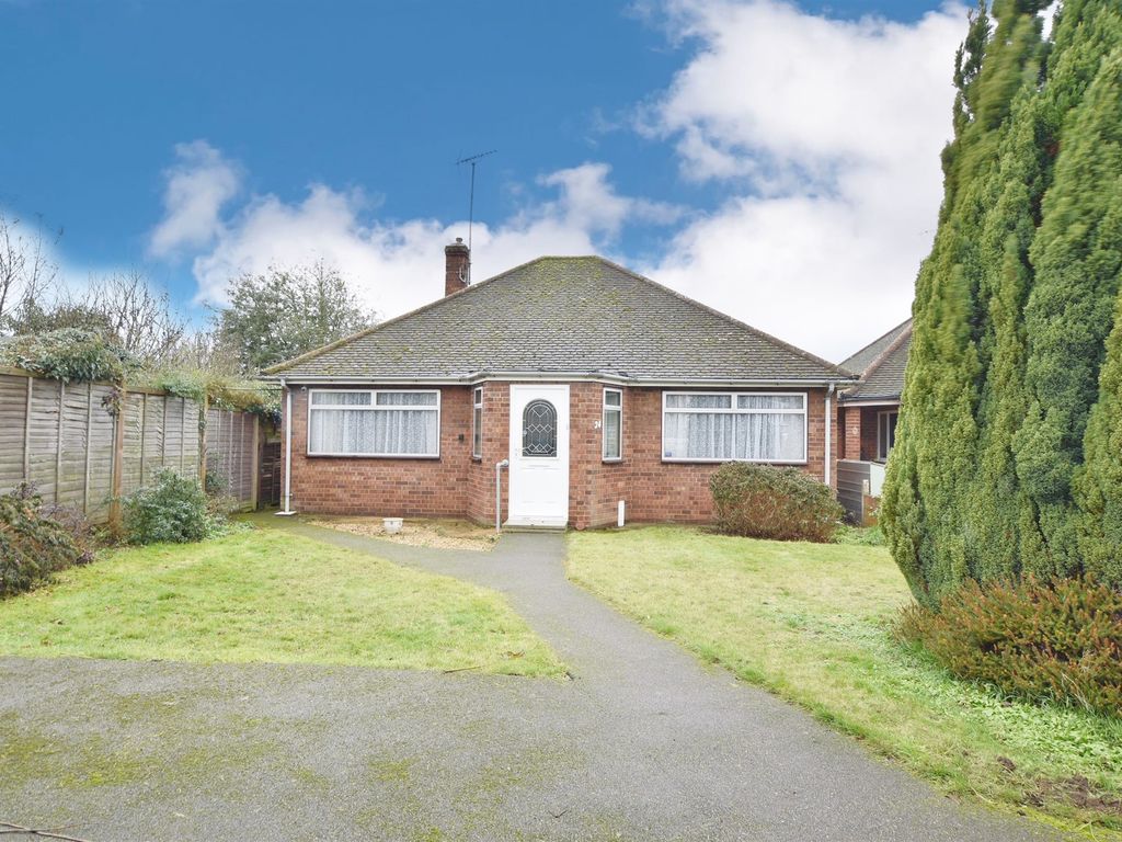 2 bed detached bungalow for sale in Digby Road, Leighton Buzzard LU7